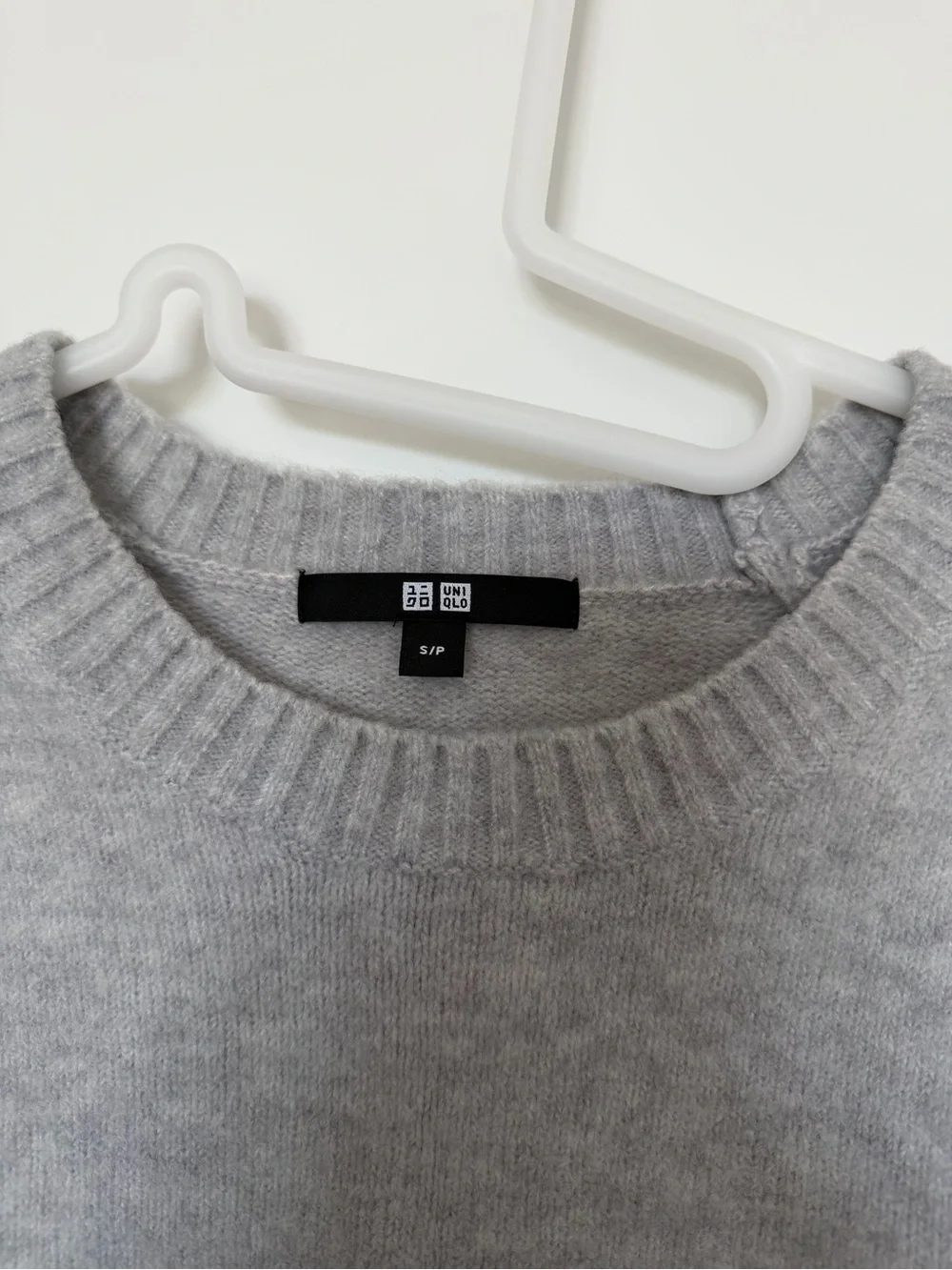 Uniqlo Light Gray Ribbed Crewneck Sweater - Picture 2 of 3